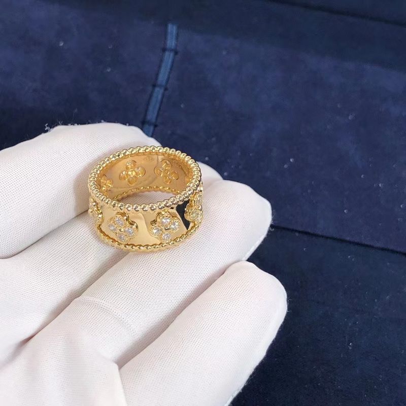 Jakość Średni model VCA Van Cleef Perlee Clover Ring 18-karatowe złoto Wsparcie prywatnej personalizacji fabryka