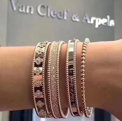 Jakość Średni Model VCA Prawdziwe 18-karatowe złoto Perlee Signature Bransoletka z białej róży i żółtego złota fabryka
