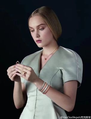 Jakość Średni Model VCA Prawdziwe 18-karatowe złoto Perlee Signature Bransoletka z białej róży i żółtego złota fabryka