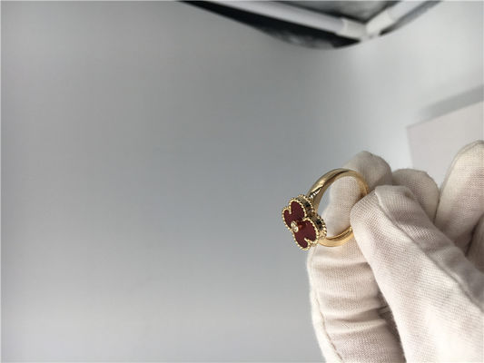 Jakość Unikalne pierścionki zaręczynowe z żółtego złota Okrągły diament, pierścionek w stylu Vintage Alhambra z karneolem fabryka