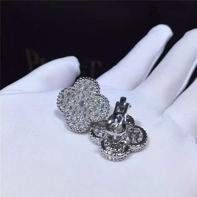 Jakość Kolczyki Van Cleef Arpels Magic Alhambra z 18-karatowego białego złota i okrągłych diamentów fabryka