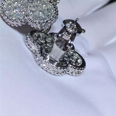 Jakość Kolczyki Van Cleef Arpels Magic Alhambra z 18-karatowego białego złota i okrągłych diamentów fabryka